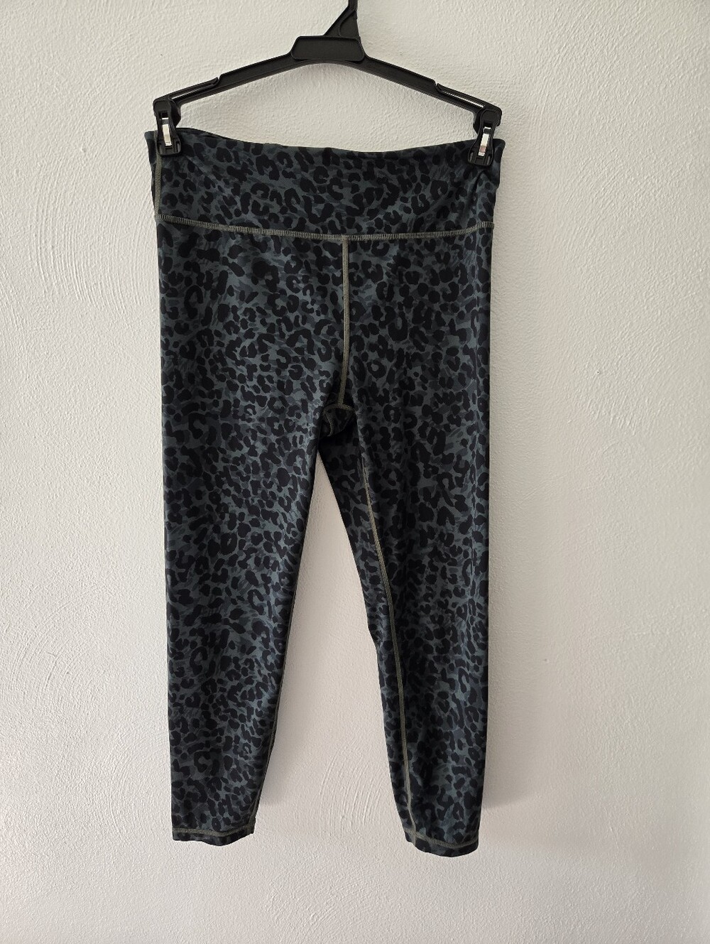 GapFit Eclipse Green And Black Leopard Print leggings.
